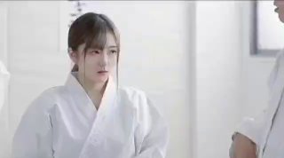 据说是她，有线索的可以留言